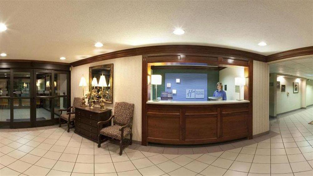 Holiday Inn Express Hotel Fort Campbell-Oak Grove By Ihg Ngoại thất bức ảnh