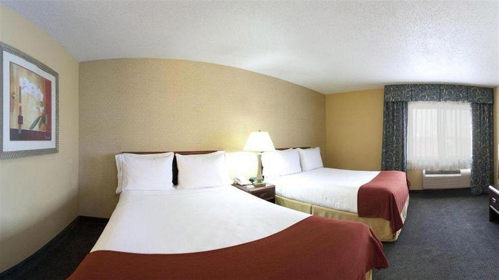 Holiday Inn Express Hotel Fort Campbell-Oak Grove By Ihg Ngoại thất bức ảnh